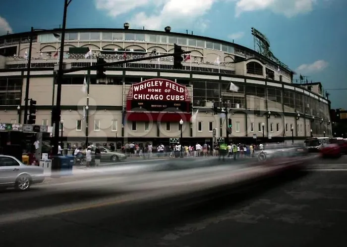 Apartment Wrigleyville Away From Home! 5 Mins From Downtown! Steps From Lake!! Cozy! Chicago