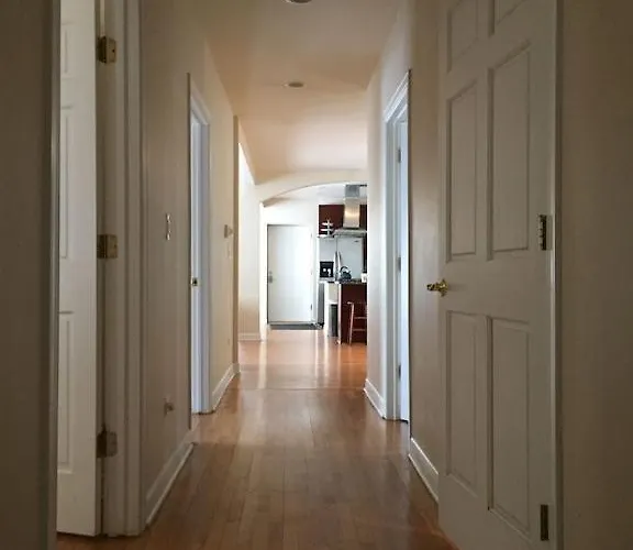 Wrigleyville Away From Home! 5 Mins From Downtown! Steps From Lake!! Cozy! Apartment Chicago