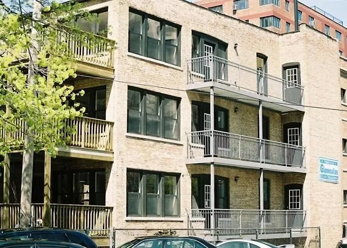 Wrigleyville Away From Home! 5 Mins From Downtown! Steps From Lake!! Cozy! * Chicago