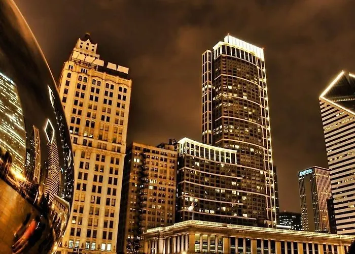 Wrigleyville Away From Home! 5 Mins From Downtown! Steps From Lake!! Cozy! Apartment Chicago