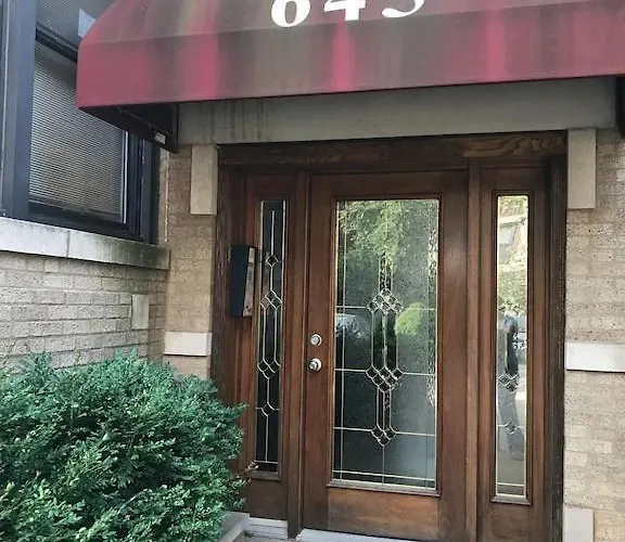 Wrigleyville Away From Home! 5 Mins From Downtown! Steps From Lake!! Cozy! Apartment Chicago