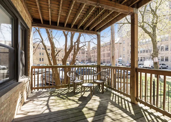 Wrigleyville Away From Home! 5 Mins From Downtown! Steps From Lake!! Cozy! * Chicago