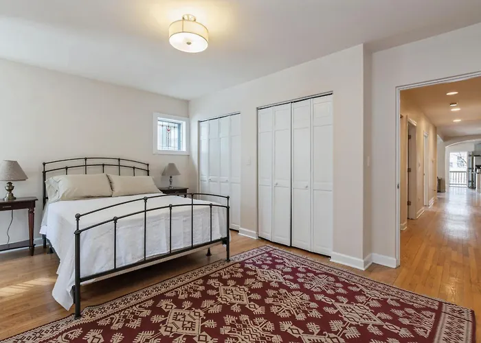Wrigleyville Away From Home! 5 Mins From Downtown! Steps From Lake!! Cozy! Chicago